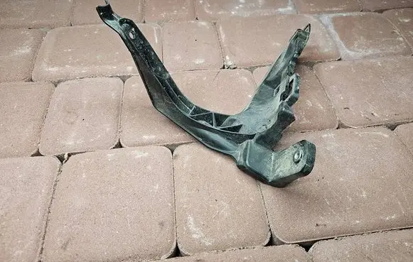 Opel Crossland X AdBlue Liquid tank holder 9820596180