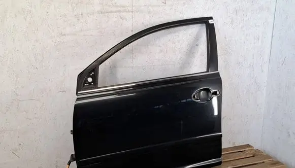 Toyota Avensis T250 Front door