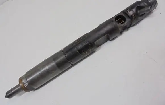Renault Megane II Fuel injector 8200567290