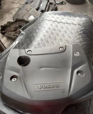 Volvo V40 Engine cover (trim) 31480667