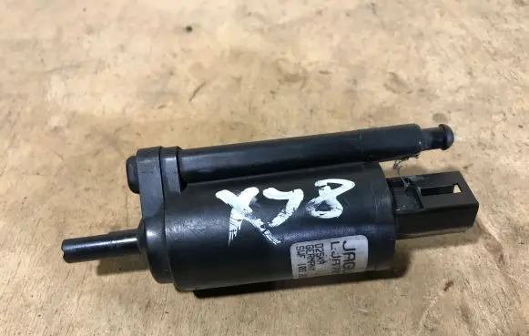 Jaguar XJ X308 Windscreen/windshield washer pump LJA7031AA D25KA