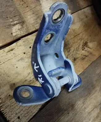 Honda CR-V Front door upper hinge