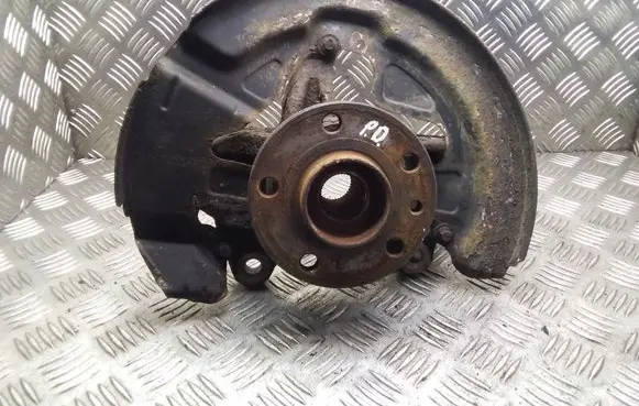 Front wheel hub