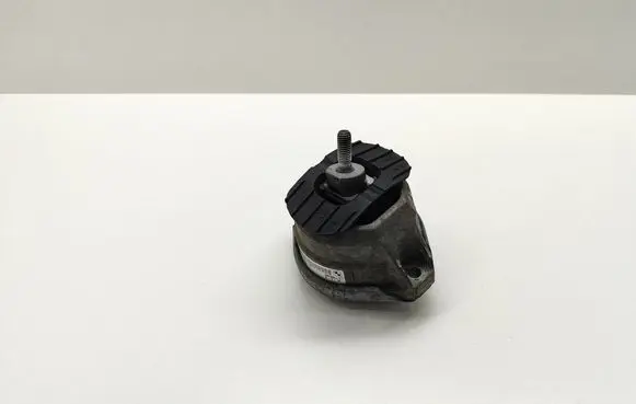 Engine mount bracket