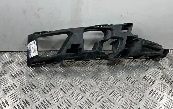 Front bumper mounting bracket