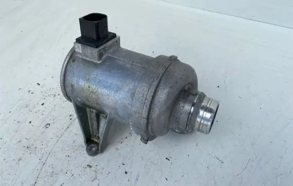 Volvo V40 Water pump 31368715