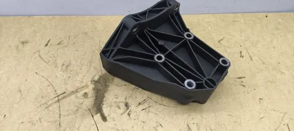 BMW 5 E60 E61 A/C compressor mount bracket 7792202