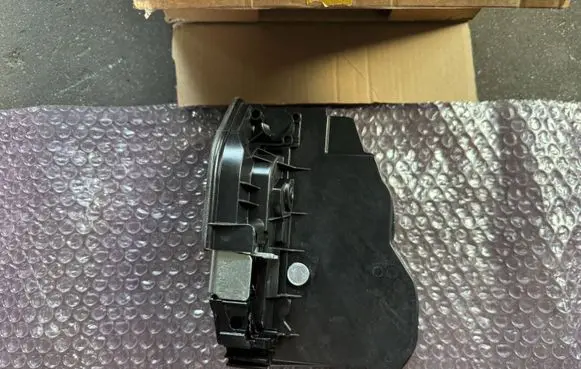 BMW 1 F20 F21 Front door lock 7229458