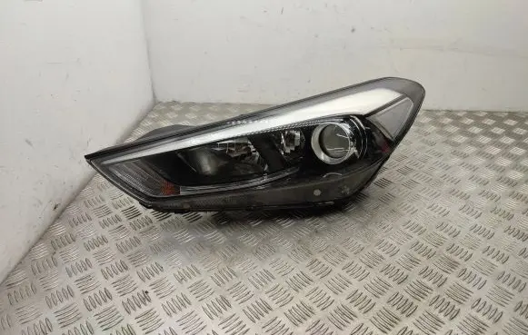 Hyundai Tucson TL Headlight/headlamp 92101D7100