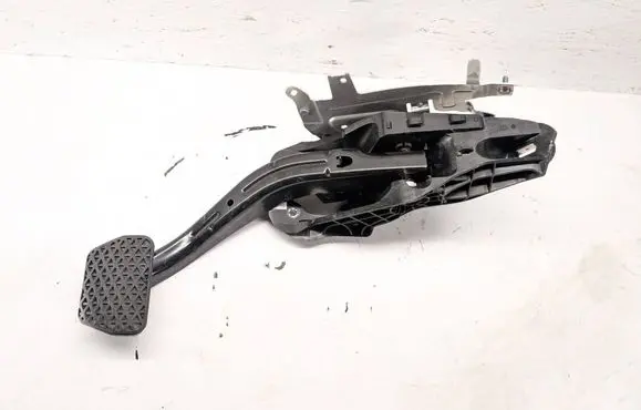 BMW 7 G70 Brake pedal 6896512