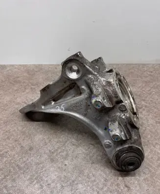 BMW X6M F86 Rear wheel hub spindle/knuckle 6879102 6770984