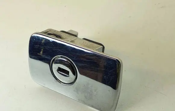 Volkswagen PASSAT B6 Glove box lock 1K1857147B 1K1857077