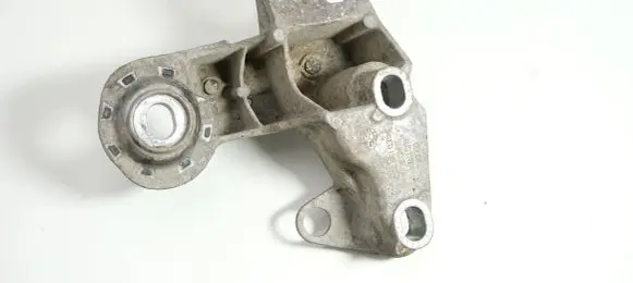Audi A4 S4 B6 8E 8H Engine mounting bracket 8E0199352