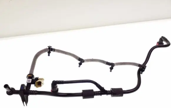 Nissan X-Trail T32 Fuel injector supply line/pipe 