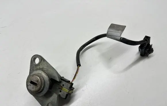 BMW 5 E34 Tailgate exterior lock 8120362 8355129