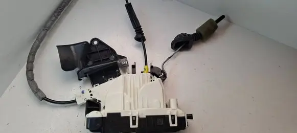 Mercedes-Benz C W204 Front door lock A2047232708