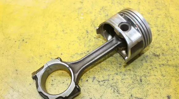 Hyundai Getz Piston with connecting rod
