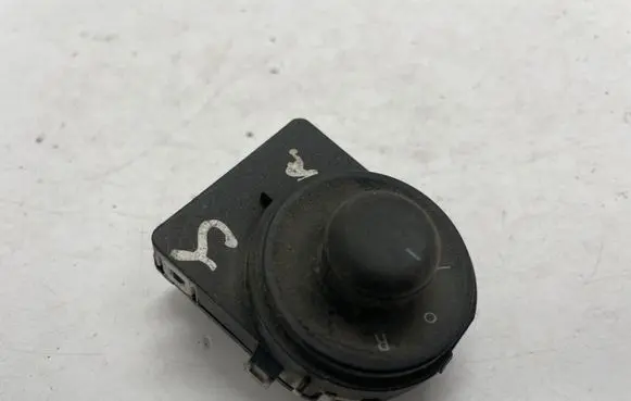 Opel Astra J Wing mirror switch 13271827