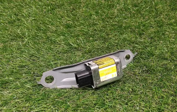 Toyota Prius (XW20) Airbag deployment crash/impact sensor 8983347030 1879008911