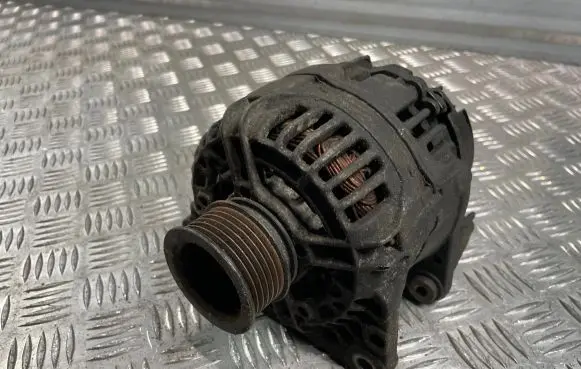 Volkswagen Golf IV Generator/alternator 037903025e