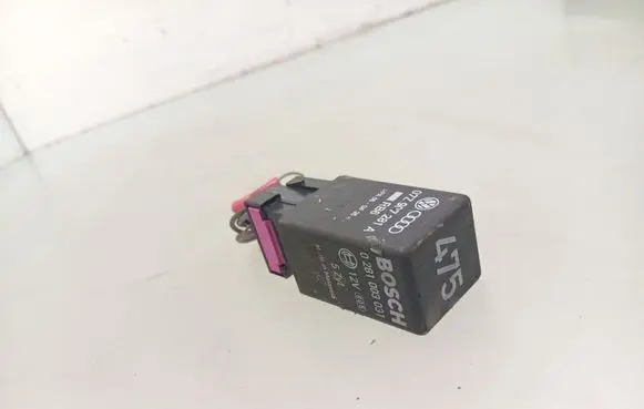 Volkswagen Transporter - Caravelle T5 Glow plug pre-heat relay 07Z907281A