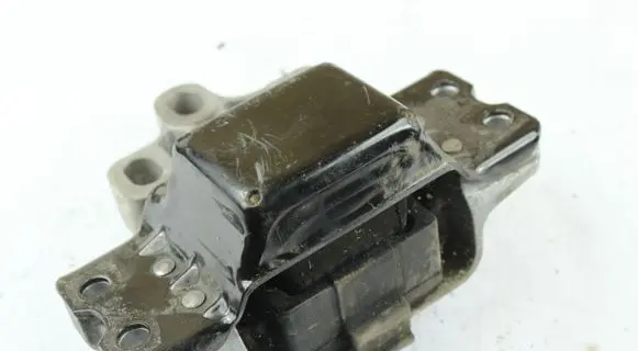 Volkswagen PASSAT B7 Engine mount bracket 3C0199555R