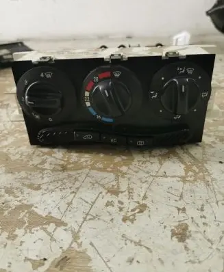 Mercedes-Benz A W168 Climate control unit 1688300485