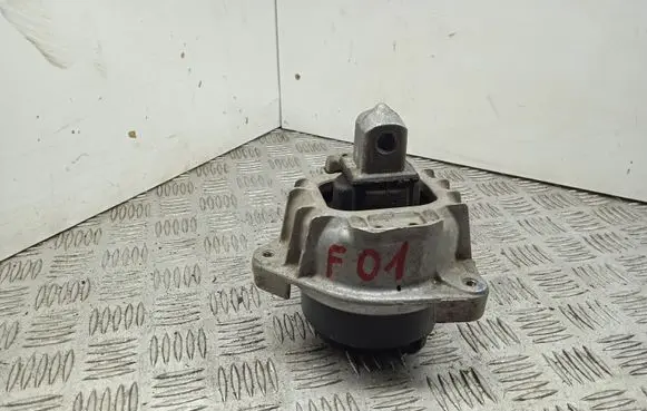 BMW 7 F01 F02 F03 F04 Engine mount bracket 6777371