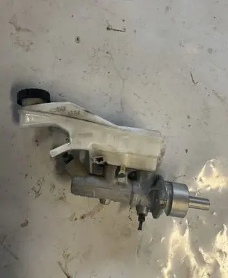 Toyota Corolla Verso AR10 Master brake cylinder