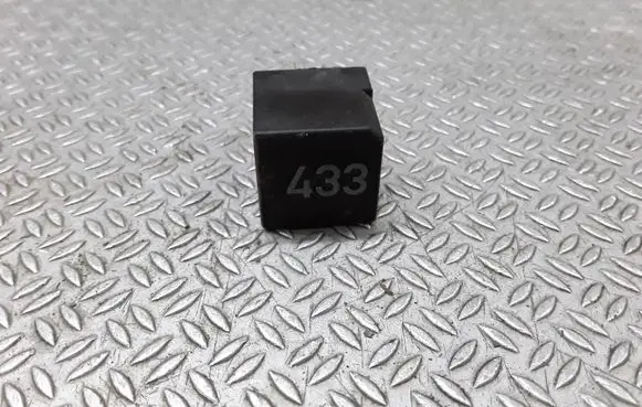 Volkswagen Golf V Other relay 3D0951253A
