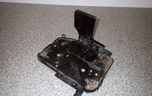 Nissan Note (E12) Battery box tray 