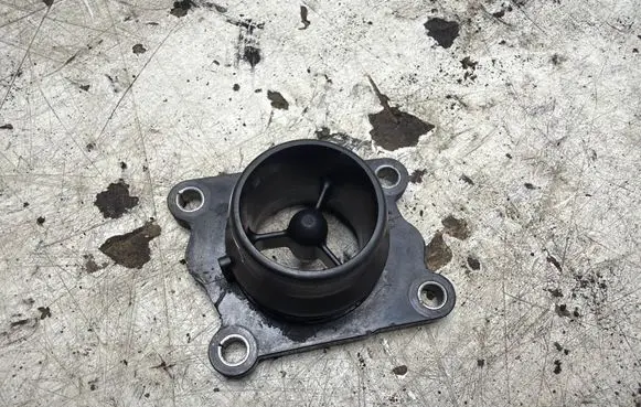 BMW 5 E60 E61 Thermostat/thermostat housing 104099720