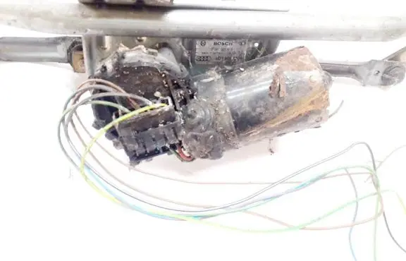 Audi A4 S4 B5 8D Wiper motor 0390241132