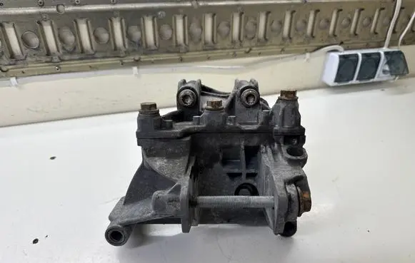 Volkswagen Transporter - Caravelle T5 Engine mounting bracket 070199343B