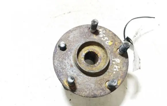 Toyota Auris 150 Front wheel hub