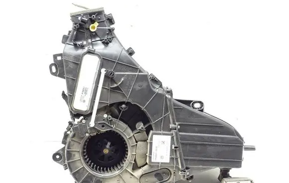 Volkswagen Touareg II Other exterior part 7P6820003C