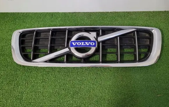 Volvo V70 Front bumper upper radiator grill 31294826