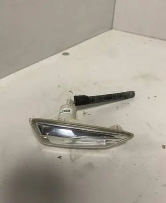 Opel Astra J Front fender indicator light 13273104 5052836
