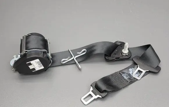 Middle seatbelt (rear)