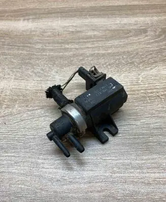 Volkswagen Golf IV Turbo solenoid valve 1H0906627 WithPlug