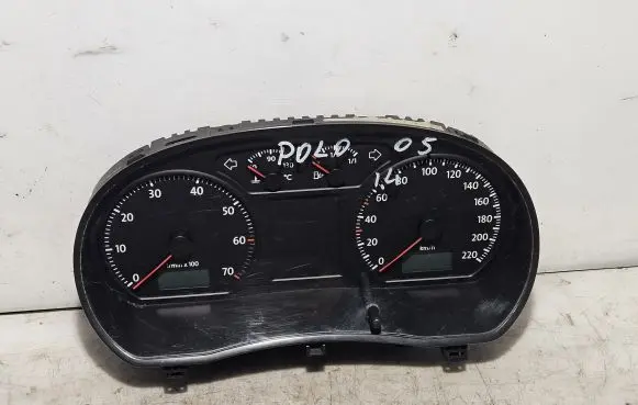 Volkswagen Polo IV 9N3 Speedometer (instrument cluster) 6Q0920823