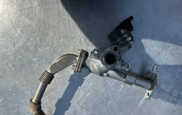BMW 3 E90 E91 EGR valve 7563241 7578327