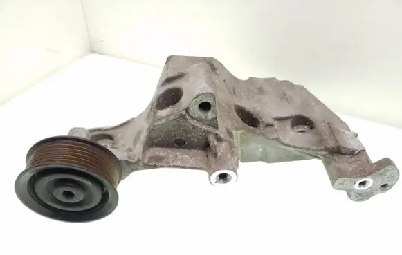 KIA Sportage Generator/alternator bracket 