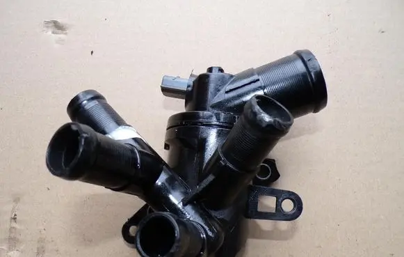 Nissan Qashqai Thermostat housing 110617089r