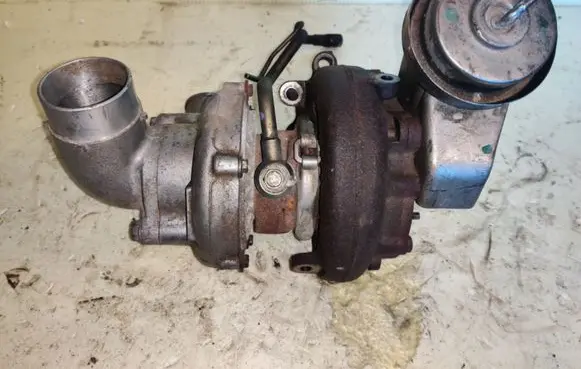 Toyota Avensis T250 Turbo 172010R020