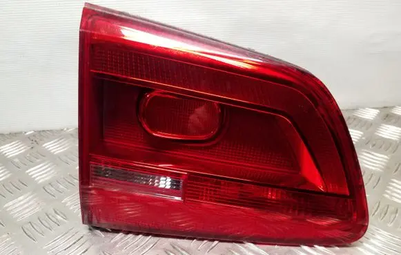 Volkswagen Touran II Tailgate rear/tail lights 1T0945093A