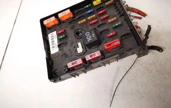 Volkswagen PASSAT B6 Fuse box set 3c0937125