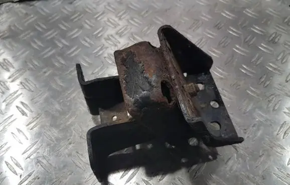KIA Sportage Engine mount bracket