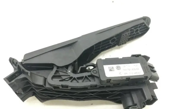 Volkswagen PASSAT B7 Accelerator throttle pedal 1K1721503AA