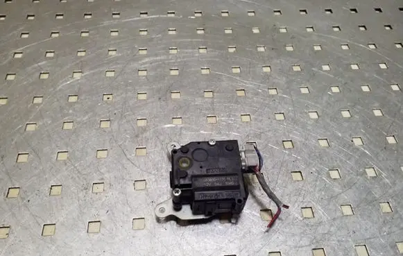 Toyota RAV 4 (XA30) Air flap motor/actuator 0638001100
